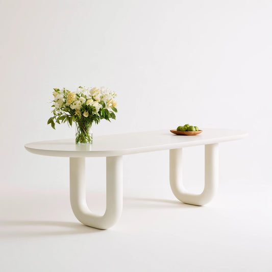 Table à manger aux lignes épurées, coloris blanc